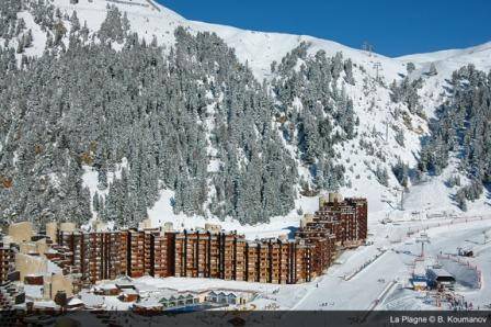Macot-la-Plagne Apartment | 100m from ski slopes, 6th floor, swimming pool, balcony, tv, ski locker, 28m², La Plagne