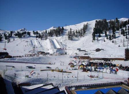 Macot-la-Plagne Apartment | 100m from ski slopes, 3rd floor, swimming pool, balcony, tv, 22m², La Plagne