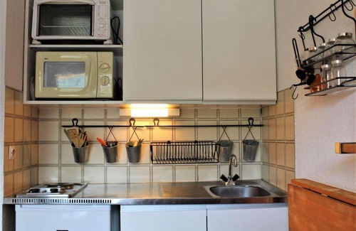 Risoul Apartment | 100m from resort center, 2nd floor, balcony, tv, ski locker, 20m², Risoul