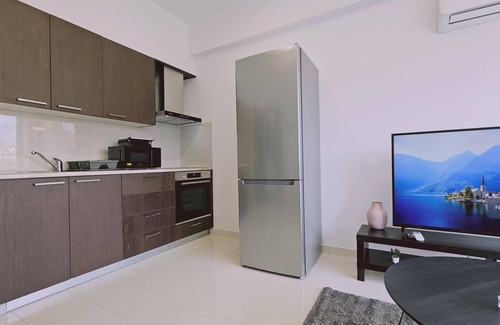 City Centre Apartment | 104 NIC - 102 Stay Cosmo City Suite