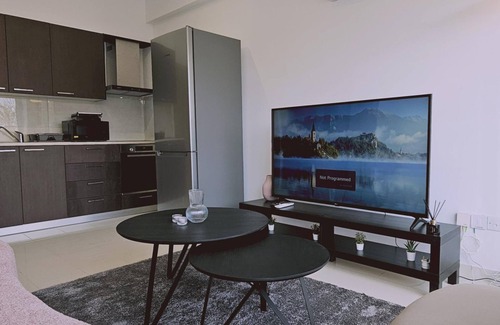 City Centre Apartment | 104 NIC - 102 Stay Cosmo City Suite