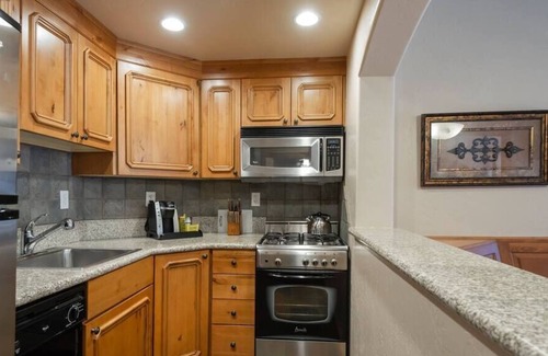 Zermatt Villa | 1047/49 4-Star 2B2B Zermatt Villa 15 Mins to Park City