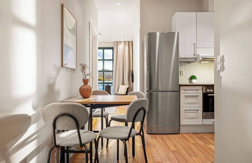 Sandviken Apartment | 105SB10 - 3BR Balcony Sea View