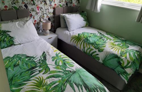 Great Yarmouth Ski Chalet | 107 Headwards Retreat