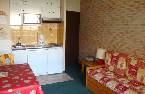 Pralognan-la-Vanoise Apartment | 10m from resort center, 3rd floor, balcony, parking, tv, ski locker, 20m², Pralognan-la-Vanoise