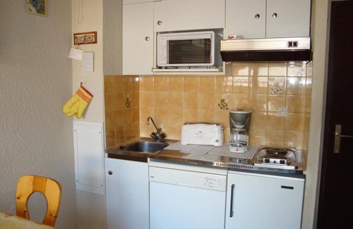 Pralognan-la-Vanoise Apartment | 10m from resort center, 3rd floor, balcony, parking, tv, ski locker, 20m², Pralognan-la-Vanoise