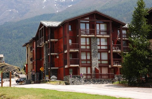 Lanslevillard Apartment | 10m from ski slopes, 2nd floor, balcony, tv, ski locker, 25m², Val Cenis