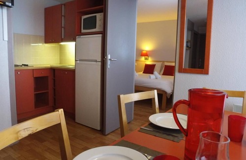 Prapoutel Apartment | 10m from ski slopes, parking, tv, ski locker, 102m², Les 7 Laux