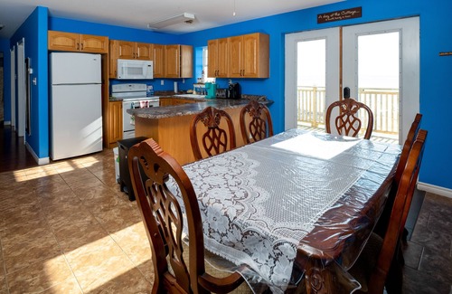 Amherst House | 10M From the Ocean! Upper Suite with Amazing Views - Highest Tides in the World