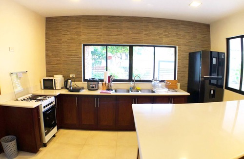 Mandaue House | 10PAX : 4Bedrooms w/a private POOL : BIG HOUSE