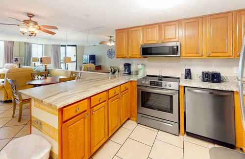 Destin Condo | 10th Floor Amazing Condo, Splash pad & multiple pools on-site, Near shops!