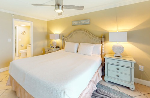 Destin Condo | 10th Floor Amazing Condo, Splash pad & multiple pools on-site, Near shops!