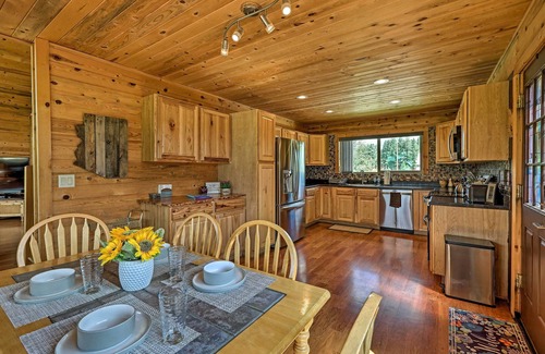 Pinetop Cottage | 11 Mi to Rainbow Lake: Woodsy Pinetop Oasis