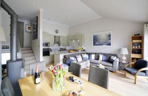Rock House | 11 Slipway