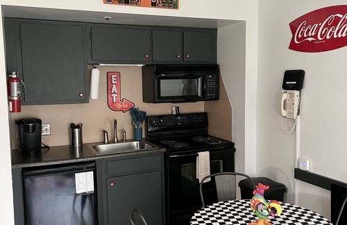 Snowshoe Condo | 1112 Ski In/Ski Out Condo - The Retro Roost