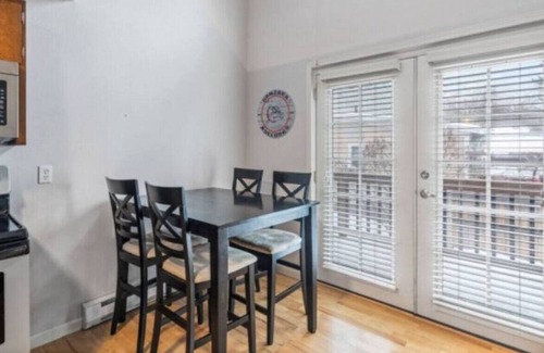 South Perry District Apartment | 1114 E 8th · GONZAGA theme townhome w/King bed 6 mins to campus
