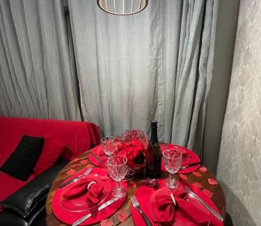 Canto do Forte Apartment | 113 Canto do Forte - 1dorm - 200 m da Praia e 20m dos Bares e restaurantes - Estacionamento gratuito e WI Fi , TV a cabo