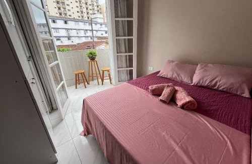 Canto do Forte Apartment | 113 Canto do Forte - 1dorm - 200 m da Praia e 20m dos Bares e restaurantes - Estacionamento gratuito e WI Fi , TV a cabo