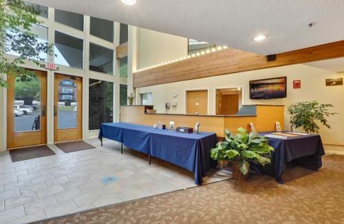 Charlevoix House | 117A Edgewater Inn Condo