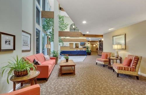 Charlevoix House | 117A Edgewater Inn Condo