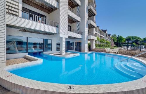 Charlevoix House | 117A Edgewater Inn Condo