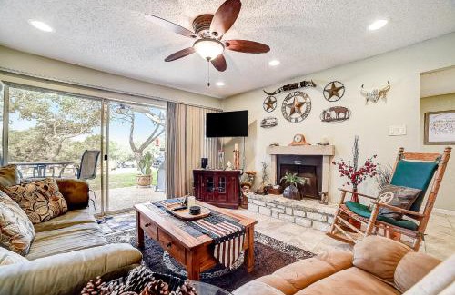 Canyon Lake Apartment | 1185 Parkview Dr Unit 22