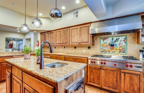 Mirada Los Arcos House | 11BR Paradise Valley Resort | Sleeps 30 | Heated Pool, Swim-Up Bar, Casita!
