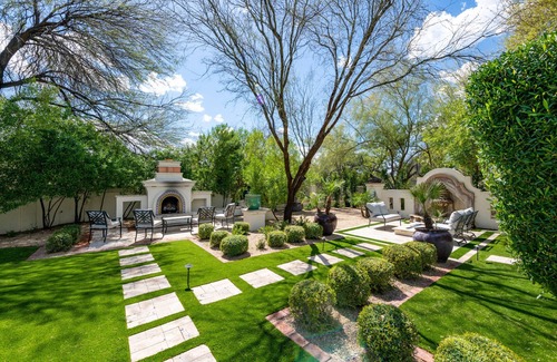 Mirada Los Arcos House | 11BR Paradise Valley Resort | Sleeps 30 | Heated Pool, Swim-Up Bar, Casita!