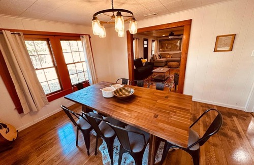 Bandera House | 11th Street River House