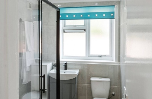 Bramley House | 12 Broadlea Rd