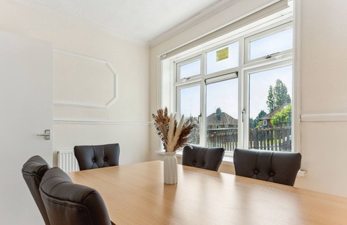 Bramley House | 12 Broadlea Rd