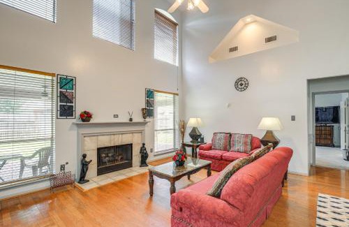 Cloverleaf House | 12 Mi to Dtwn Houston Family-Friendly Home!