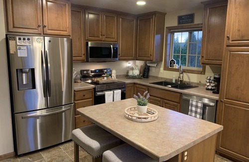 De Pere House | 12 MINUTES AWAY FROM LAMBEAU! Come stay for the 2025 NFL DRAFT!