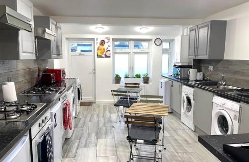Havering Park Apartment | 12 Penn Gardens - Apart 4