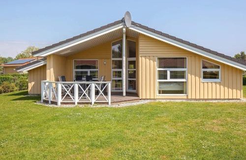 Lensterstrand House | 12 person holiday home in GROEMITZ