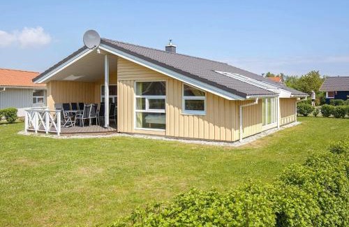 Lensterstrand House | 12 person holiday home in GROEMITZ