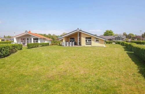 Lensterstrand House | 12 person holiday home in GROEMITZ