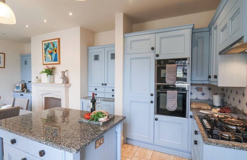 West Cliff Cottage | 12 St Hilda's