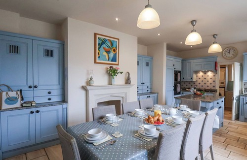 West Cliff Cottage | 12 St Hilda's