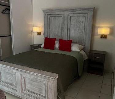 Leon Apartment | 12 VENATOR House Boutique