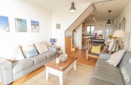 Rhyd-y-clafdy Apartment | 12 West End Point