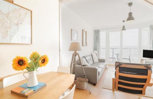 Rhyd-y-clafdy Apartment | 12 West End Point