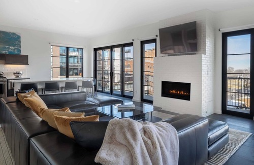 West End Hotel | 121 Hotel Floor 3 Buyout by Avantstay Entire Third Floor Buyout of 121 Hotel! Sleeps 18
