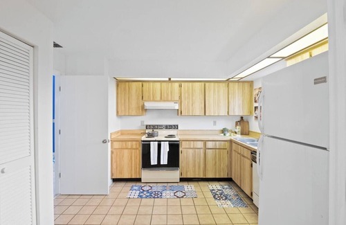 Lakeland House | 1244 3BR/2BA Lakefront Oasis Medical Center