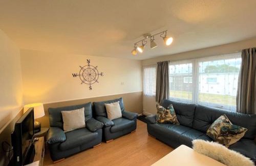 Great Yarmouth Ski Chalet | 126 Hemsby Holiday Chalet, Convenient for sandy beach
