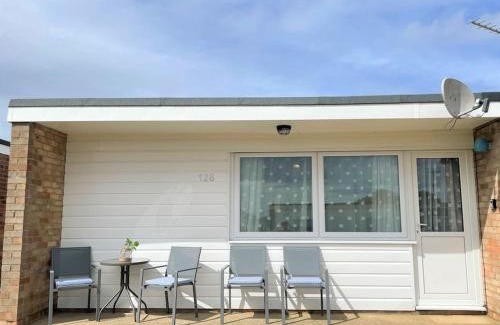Great Yarmouth Ski Chalet | 126 Hemsby Holiday Chalet, Convenient for sandy beach