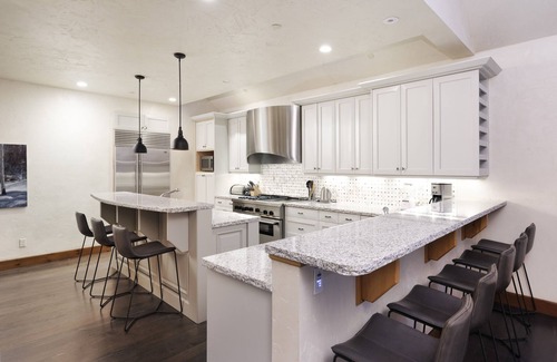 Aspen House | 12MM Aspen Residence -Walk to Town & Ski Slopes by Aspen Vacation Rentals
