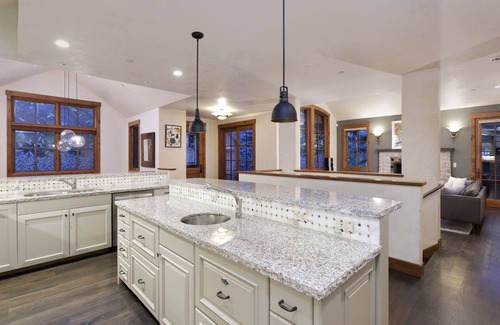 Aspen House | 12MM Aspen Residence -Walk to Town & Ski Slopes by Aspen Vacation Rentals