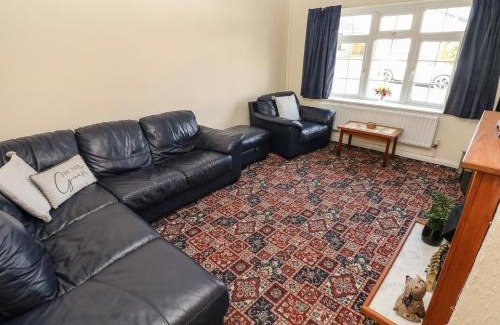 Kilgetty House | 13 Lyndhurst Avenue