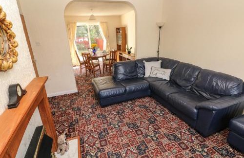 Kilgetty House | 13 Lyndhurst Avenue
